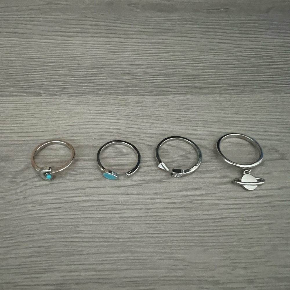 4 pack silver rings 🩷